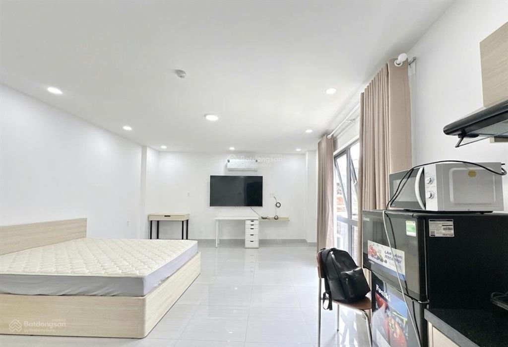 Cho thuê chdv 45m2, cửa sổ trời lớn, ngay xô viết nghệ tĩnh, cầu thị nghè gần q1, q2