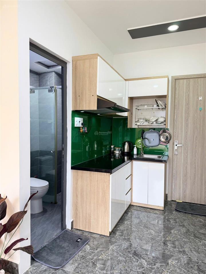Phòng 40m2, ban công lớn, thang máy ngay thích quảng đức, phú nhuận gần q1, q3