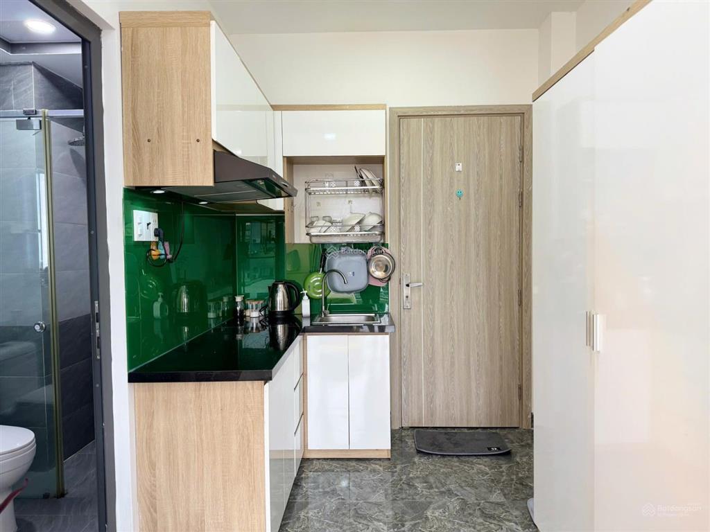 Phòng 40m2, ban công lớn, thang máy ngay thích quảng đức, phú nhuận gần q1, q3
