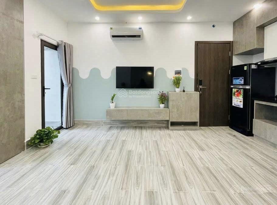 Phòng cho thuê 40m2, ban công, cửa sổ, full nội thất ngay phan xích long, phú nhuận, gần q1, q3