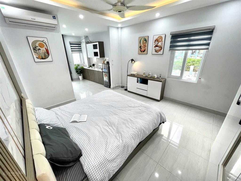 Cho thuê phòng 37m2, ban công, cửa sổ trời ngay cù lao, phan xích long, gần q1, q3, q10