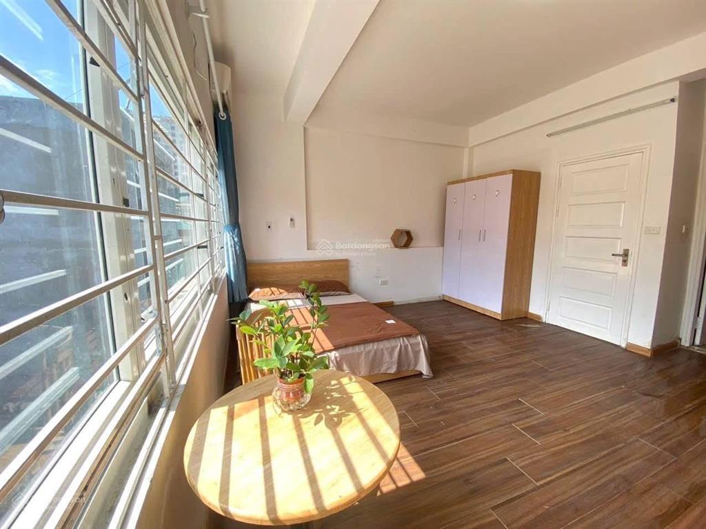 Phòng 40m2 cửa sổ lớn khuất bếp, khoá vân tay full nội thất, phan xích long, phú nhuận, giáp q1, q1