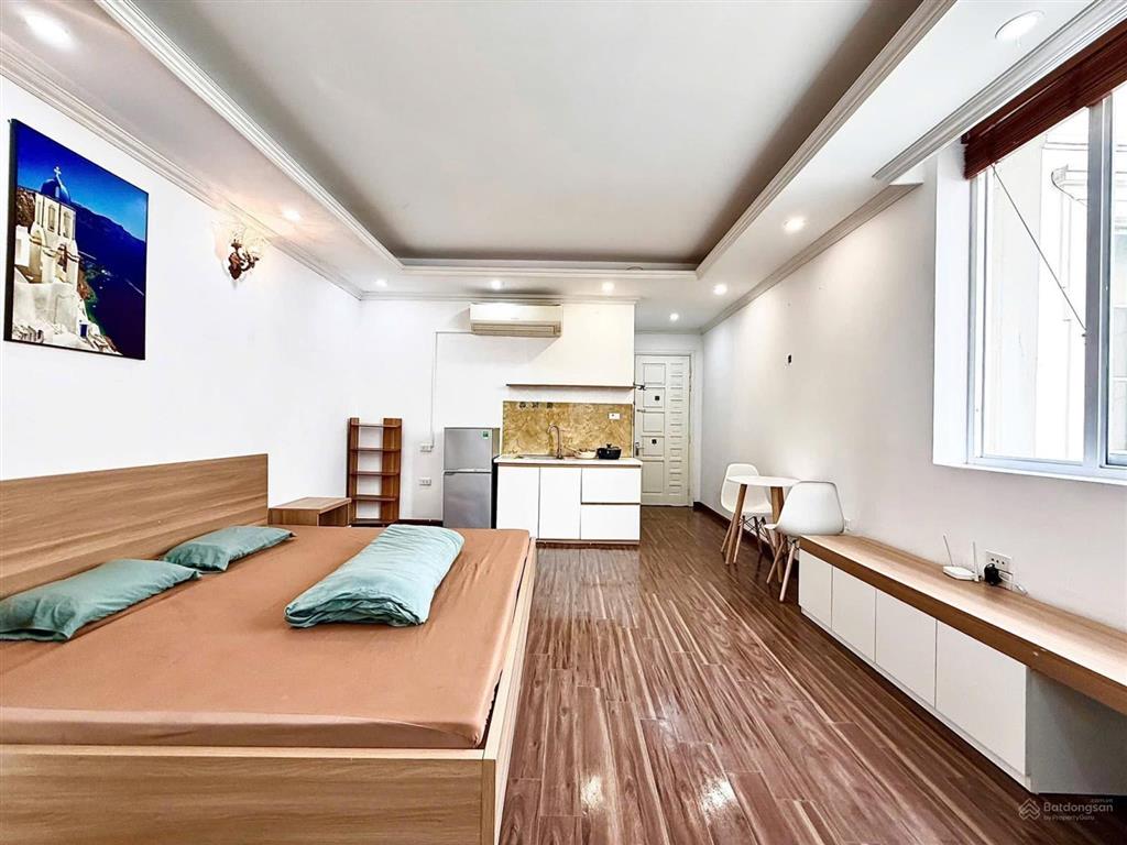 Phòng 40m2 cửa sổ lớn khuất bếp, khoá vân tay full nội thất, phan xích long, phú nhuận, giáp q1, q1