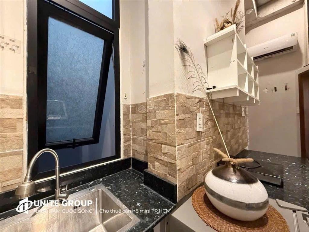 Phòng có gác 25m2, cửa sổ trời thoáng ngay nguyễn gia trí, bình thạnh gần trường hutech, ftu, uth