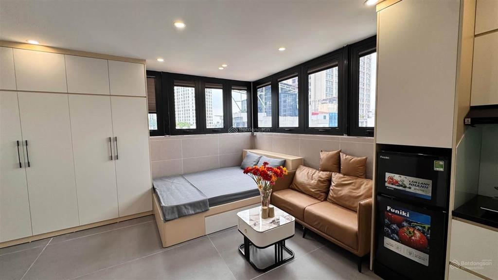Phòng 30m2, cửa sổ trời lớn, full nội thất ngay nguyễn công hoan, phan xích long, gần q1, q3