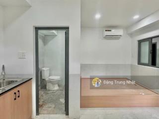 Bán chdv 5 tầng ngay vincom thủ đức, gần đh spkt, thu nhập 60tr/tháng, 193m2 ngang 7.4m, giá 26 tỷ