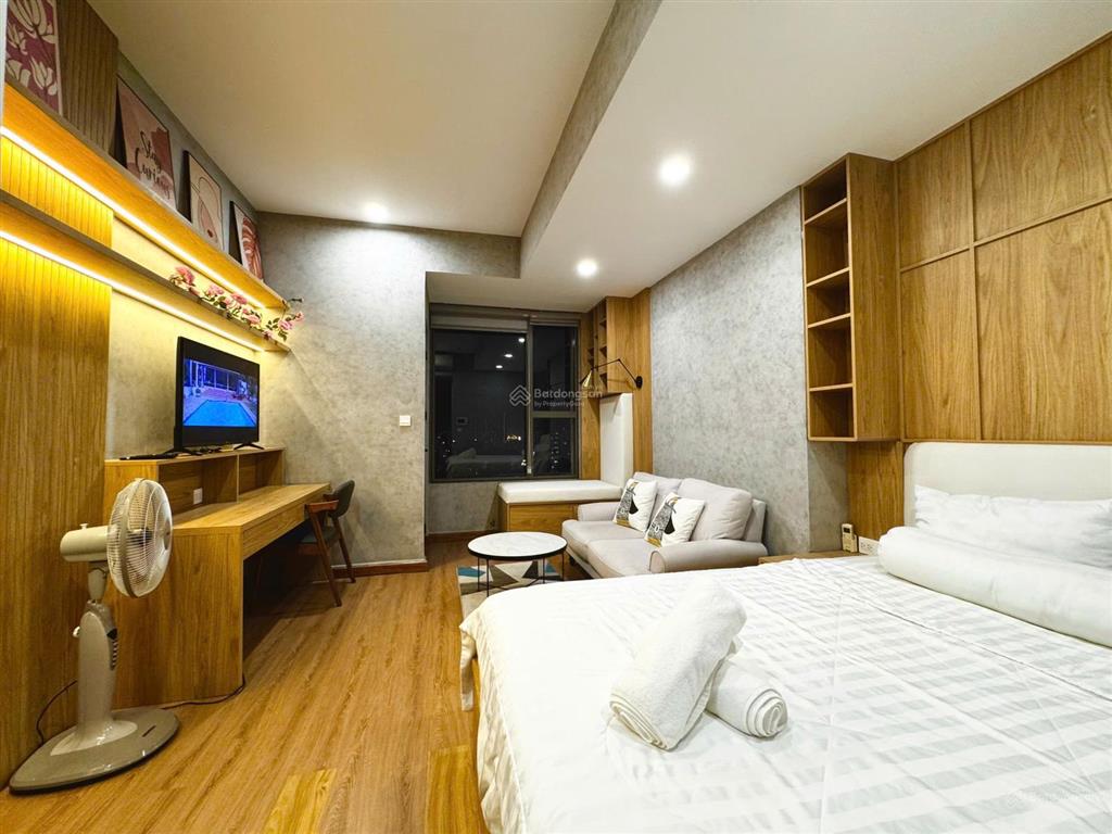 Bán căn góc river gate, giá 3,5 tỷ, diện tích 31,8m2, hàng hiếm tại view đẹp  pháo hoa.