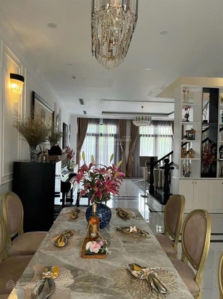 Nhà phố verosa park dt 6x17m full nội thất giá 40tr/ tháng  hương