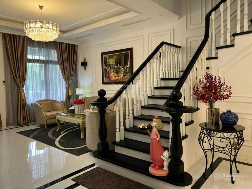 Nhà phố verosa park dt 6x17m full nội thất giá 40tr/ tháng  hương