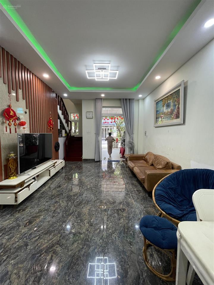 Chính chủ bán căn trục chính hướng đông nam giá 10 tỷ  hương