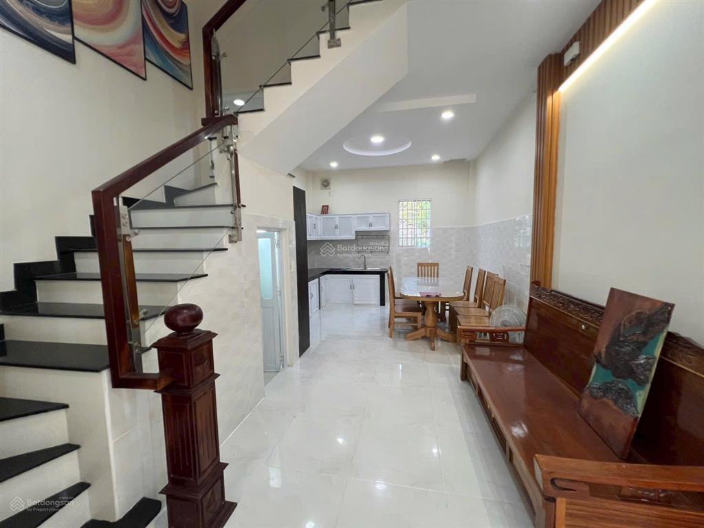 Nhà 1trệt 2 lầu khu sam sung dt 57m2 giá 6.9 tl  hương