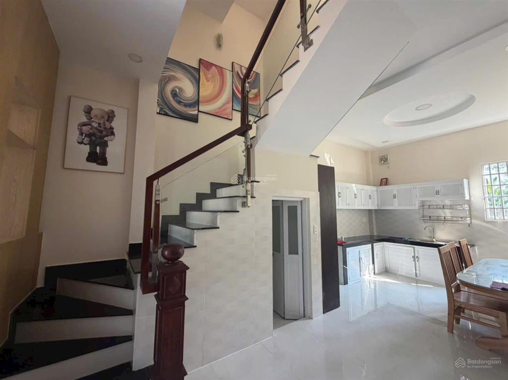Nhà 1trệt 2 lầu khu sam sung dt 57m2 giá 6.9 tl  hương
