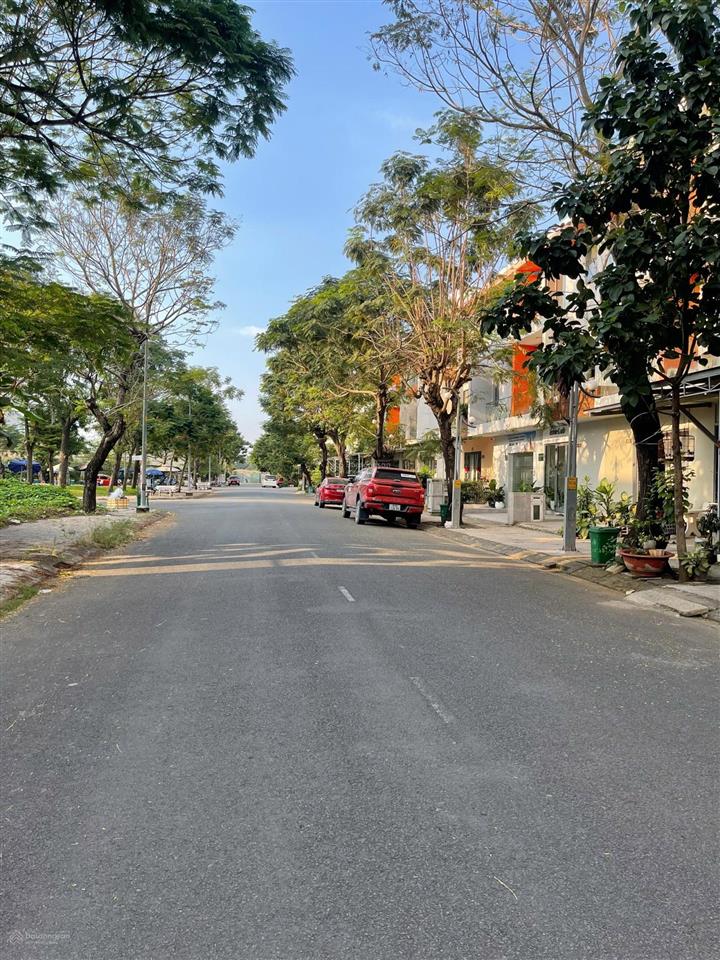 Shophouse căn biên hoàn thiện cơ bản giá 12 tỷ, sổ sẵn  hương