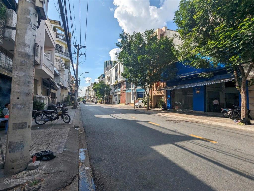 Bán nhà mặt tiền 28 cao văn lầu, quận 6, giá chỉ 20,5 tỷ