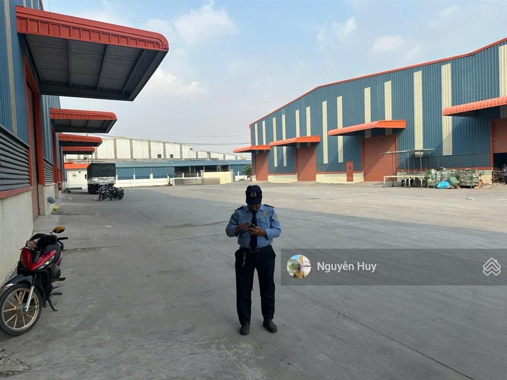 Cho thuê kho, nhà xưởng xã long cang, cần đước, long an dt 2000m2 đường xe cont.  0909 913 ***