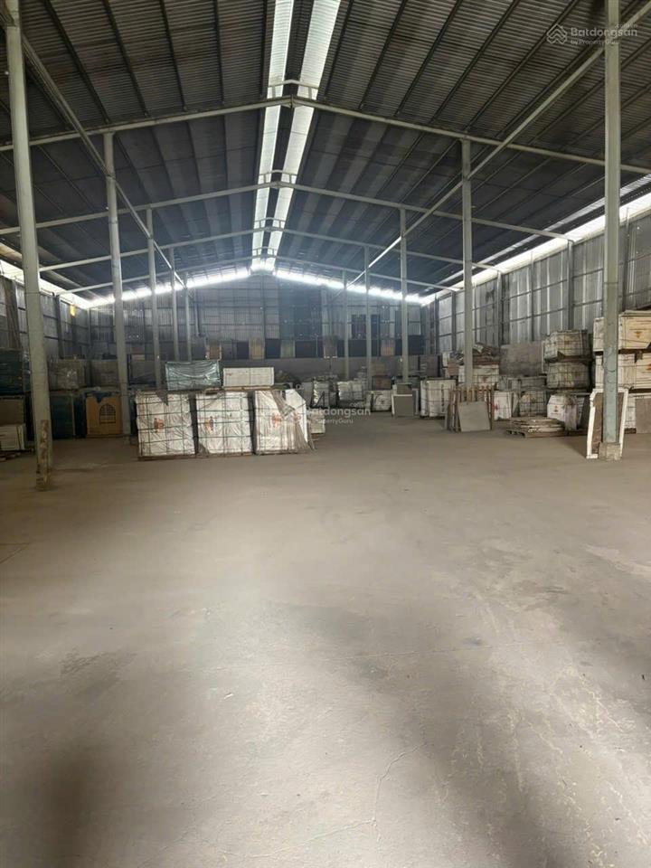 Cho thuê xưởng mặt tiền xã tân nhựt, khuôn viên 3800m2  xe container 24/7  giá chỉ 100tr/th