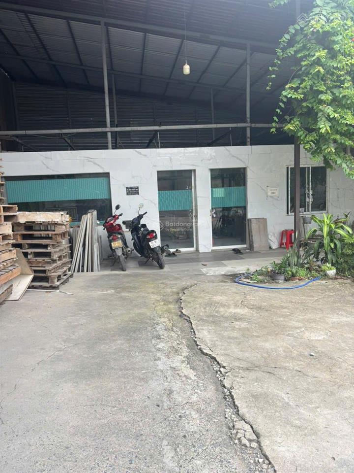 Cho thuê xưởng mặt tiền xã tân nhựt, khuôn viên 3800m2  xe container 24/7  giá chỉ 100tr/th