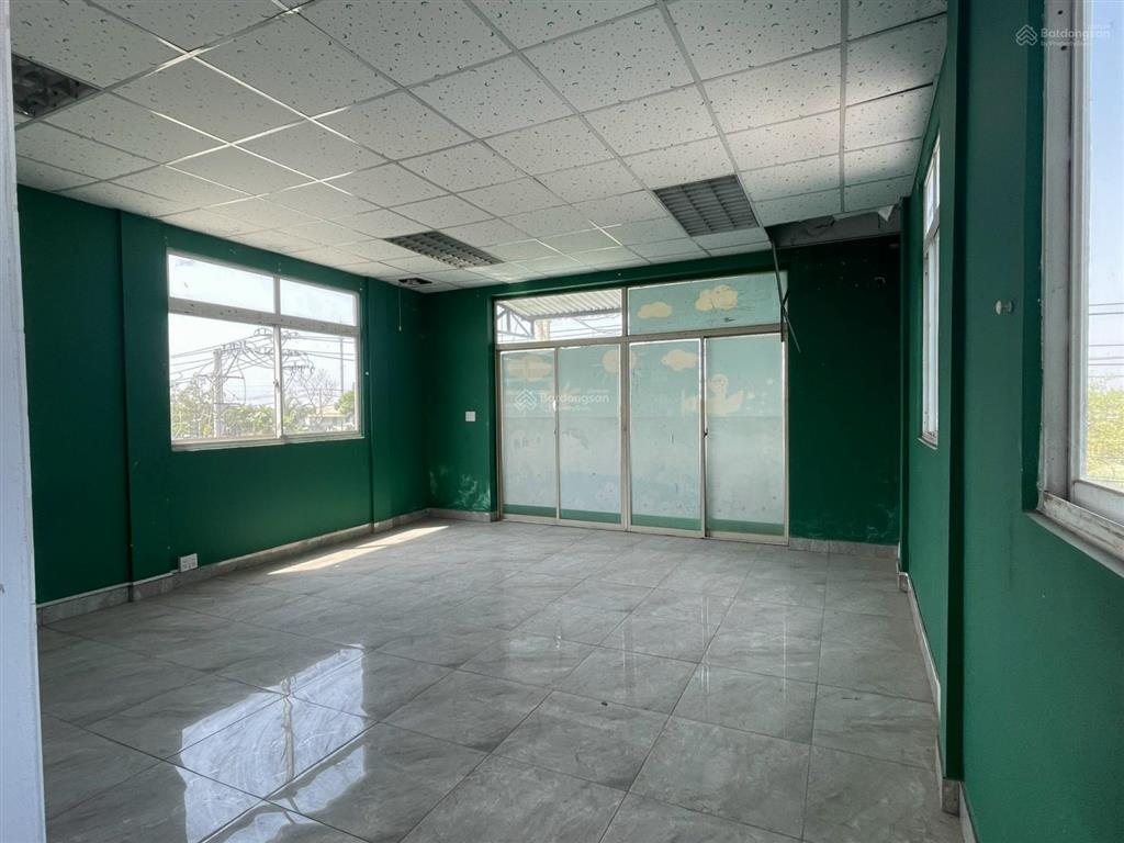 Cho thuê kho xưởng lê minh xuân, bình chánh dt 1.100m2 có văn phòng, nhà ở đầy đủ, 2 wc 0909 913 ***
