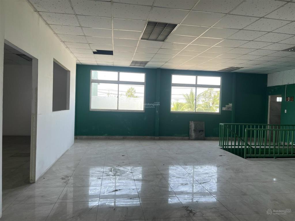 Cho thuê kho xưởng lê minh xuân, bình chánh dt 1.100m2 có văn phòng, nhà ở đầy đủ, 2 wc 0909 913 ***