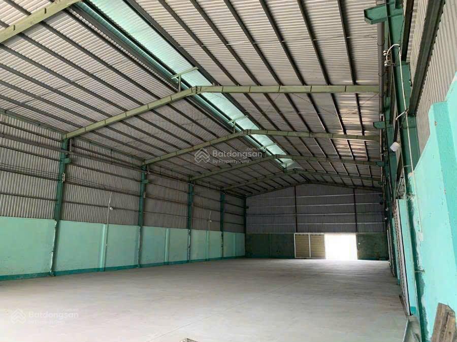 Cho thuê kho xưởng lê minh xuân, bình chánh dt 1.100m2 có văn phòng, nhà ở đầy đủ, 2 wc 0909 913 ***