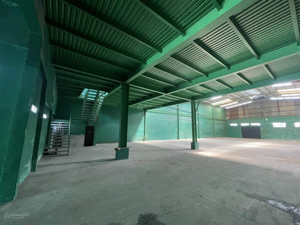 Cho thuê kho xưởng lê minh xuân, bình chánh dt 1.100m2 có văn phòng, nhà ở đầy đủ, 2 wc 0909 913 ***