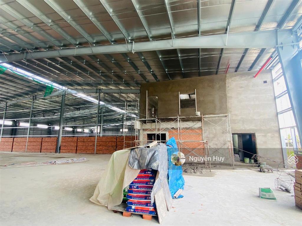 Xưởng mới toanh dt 1000m2 giá chỉ 5,2 usd/m2 khoảng hơn 136tr/tháng ngay kcn lê minh xuân