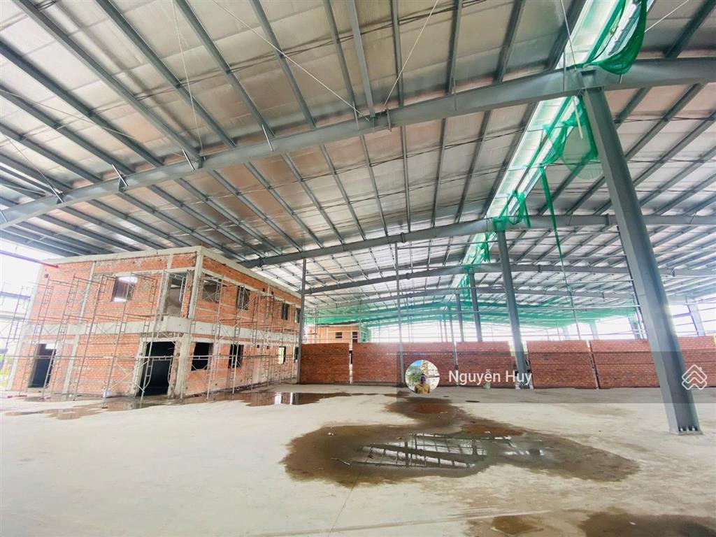 Xưởng mới toanh dt 1000m2 giá chỉ 5,2 usd/m2 khoảng hơn 136tr/tháng ngay kcn lê minh xuân
