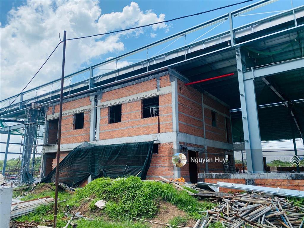Xưởng mới toanh dt 1000m2 giá chỉ 5,2 usd/m2 khoảng hơn 136tr/tháng ngay kcn lê minh xuân