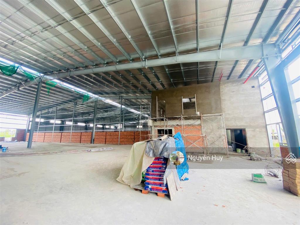 Xưởng mới toanh dt 1000m2 giá chỉ 5,2 usd/m2 khoảng hơn 136tr/tháng ngay kcn lê minh xuân