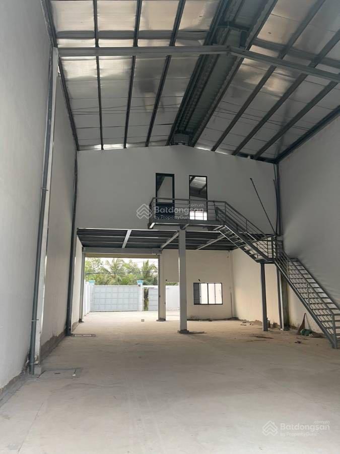 Cho thuê kho xưởng 20 triệu/tháng dt 500m2 xã hưng long, bình chánh, sẵn điện 3 pha  0909 913 ***