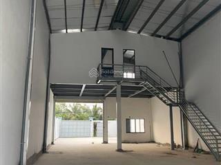 Cho thuê kho xưởng 20 triệu/tháng dt 500m2 xã hưng long, bình chánh, sẵn điện 3 pha  0909 913 ***