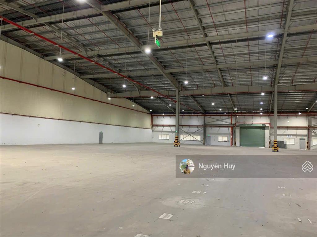 Cho thuê kho, nhà xưởng 2000m2 tại thủ thừa, long an, giá 65 triệu còn thương lượng.  0909 913 ***