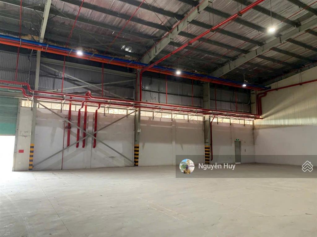 Cho thuê kho, nhà xưởng 2000m2 tại thủ thừa, long an, giá 65 triệu còn thương lượng.  0909 913 ***