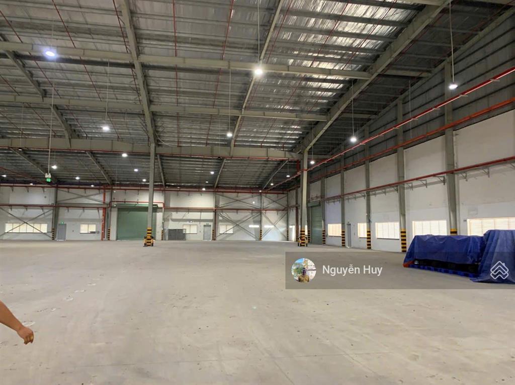 Cho thuê kho, nhà xưởng 2000m2 tại thủ thừa, long an, giá 65 triệu còn thương lượng.  0909 913 ***