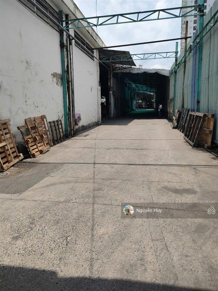 Cho thuê kho, nhà xưởng khuôn viên 4000m2 xưởng 1600m2 mặt tiền an dương vương,  0909 913 ***