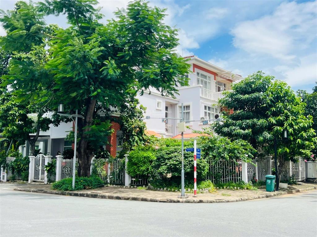 Bán biệt thự góc phú mỹ hưng, khu mỹ gia 2, diện tích lên đến 323m2 giá cực tốt