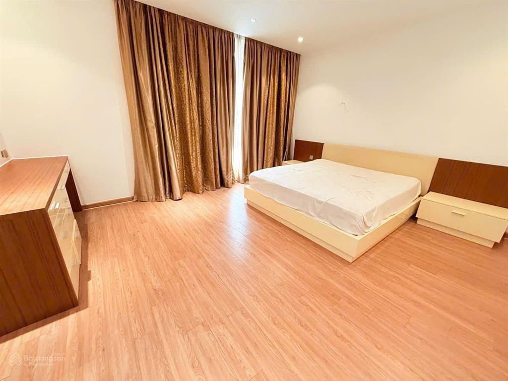 Cho thuê biệt thự nam đô phú mỹ hưng 137,6m2 4pn lớn nội thất cơ bản 67 triệu/tháng