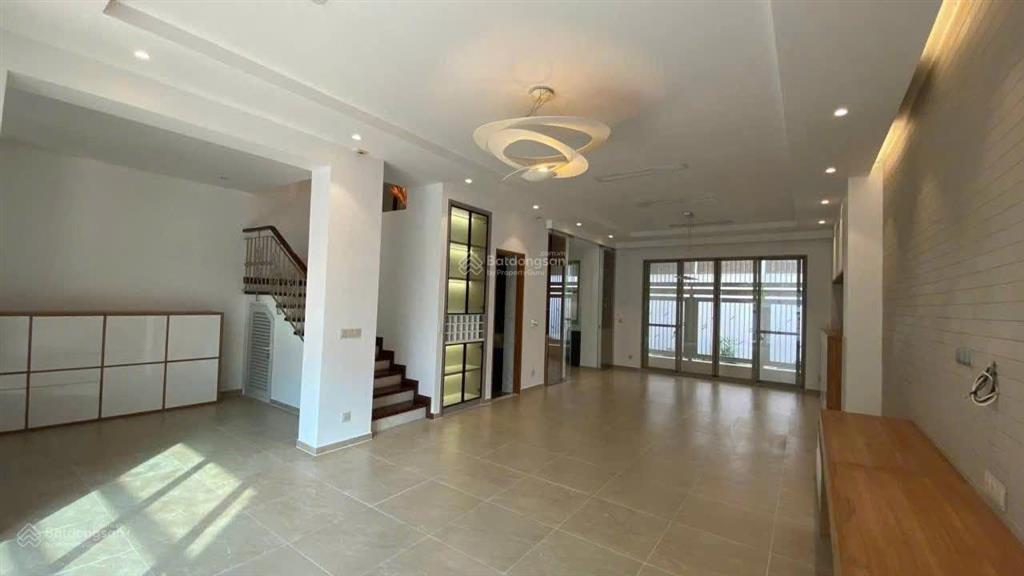 Cho thuê biệt thự nam đô phú mỹ hưng 137,6m2 4pn lớn nội thất cơ bản 67 triệu/tháng