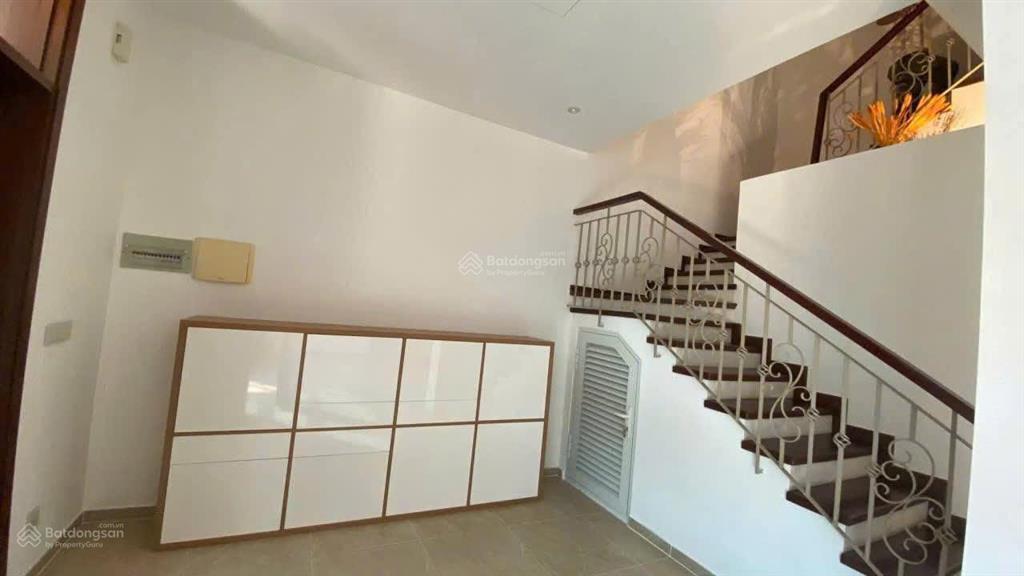 Cho thuê biệt thự nam đô phú mỹ hưng 137,6m2 4pn lớn nội thất cơ bản 67 triệu/tháng