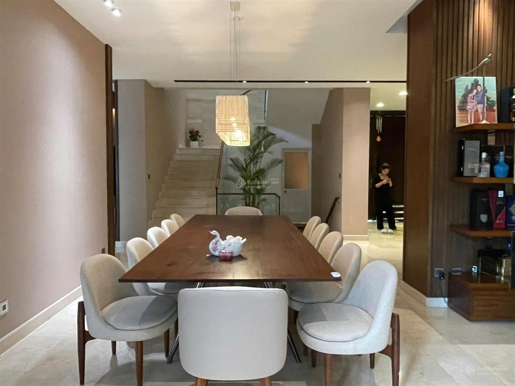 Bán biệt thự phú mỹ hưng, căn đơn lập phú gia góc 3 mặt tiền đang cho thuê 200 triệu/tháng