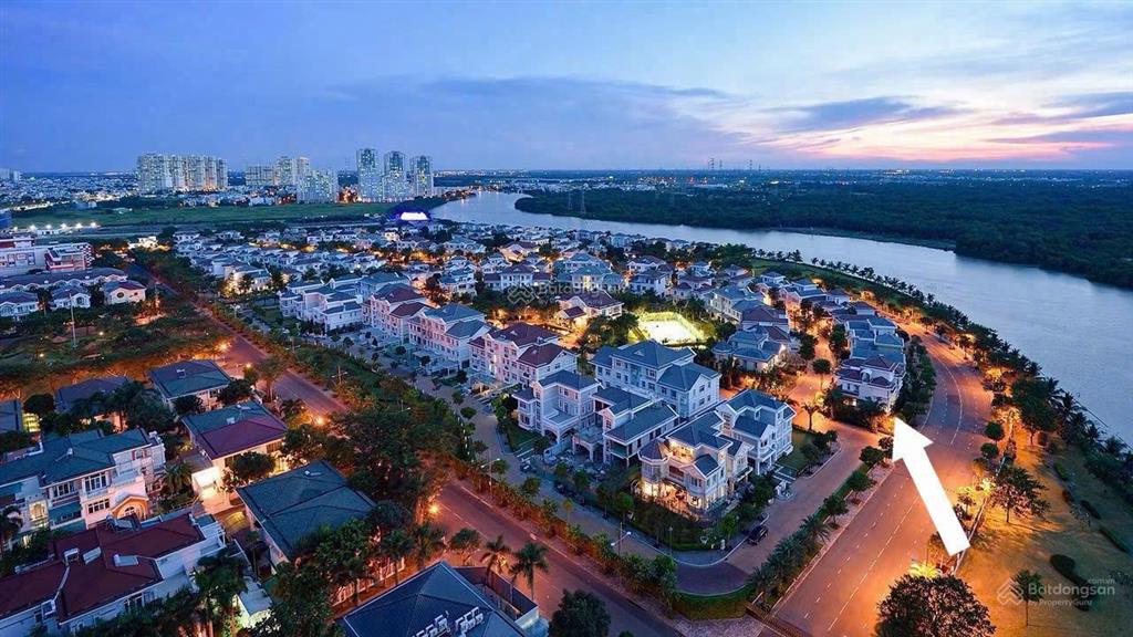 Bán biệt thự phú mỹ hưng góc 3 mặt tiền khu compound chateau view trực diện sông 560m2