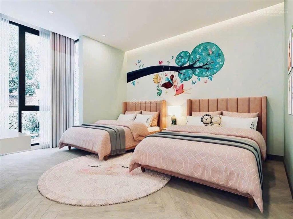 Cho thuê biệt thự phú mỹ hưng, khu mỹ thái 2b 256m2 5pn + phòng làm việc sân vườn & hồ cá koi