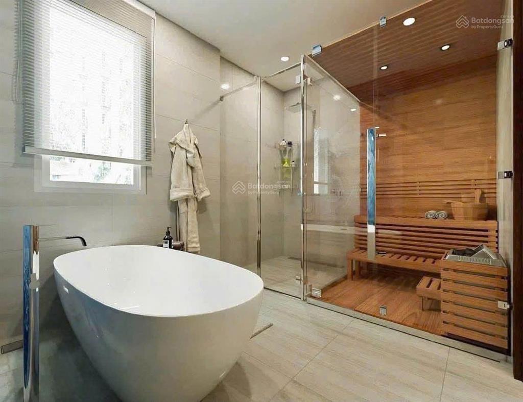 Cho thuê biệt thự phú mỹ hưng, khu mỹ thái 2b 256m2 5pn + phòng làm việc sân vườn & hồ cá koi