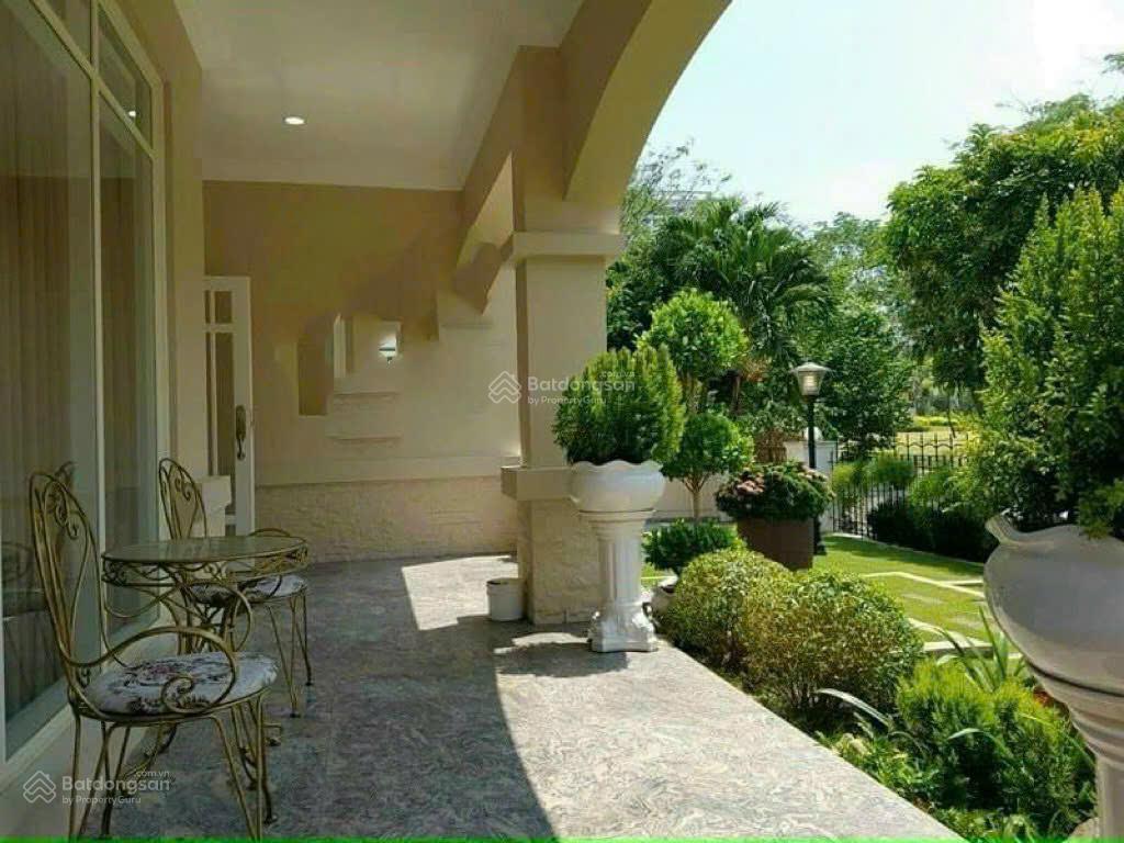 Cho thuê biệt thự đơn lập góc 2 mặt tiền mỹ phú 1 view trực diện công viên 397m2 hồ bơi riêng