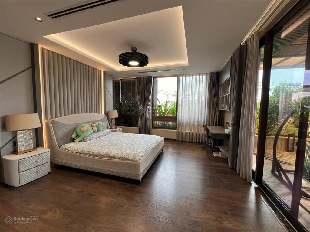 Bán biệt thự phú mỹ hưng căn đơn lập góc nam thông 3 nội thất cao cấp garage 2 ô tô, thang máy
