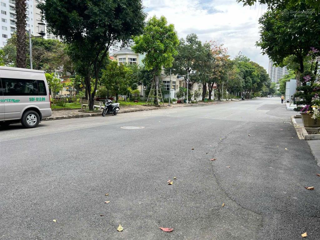 Giá giảm mạnh! bán biệt thự phú mỹ hưng, căn góc mỹ phú 1 view công viên 291,5m² còn 100 tỷ