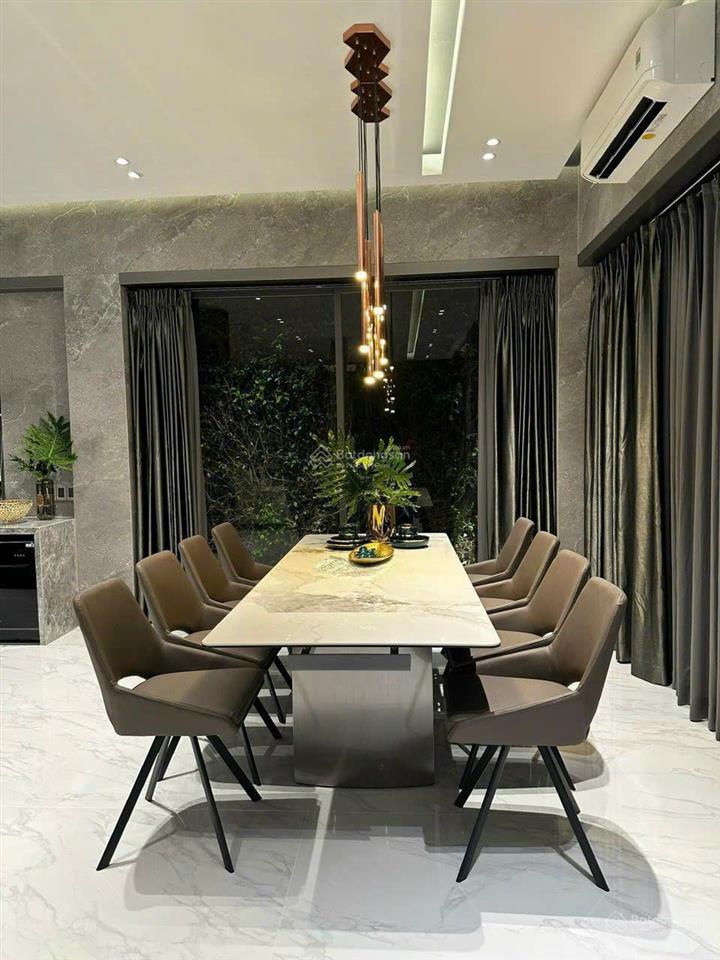Bán biệt thự phú mỹ hưng, khu hưng thái 1 7x18m 5pn đầy đủ nội thất cao cấp