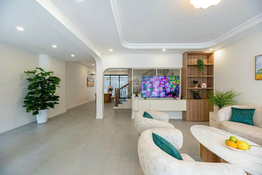 Cho thuê biệt thự phú mỹ hưng, khu mỹ thái 3 đối diện trường quốc tế canada, full nội thất đẹp