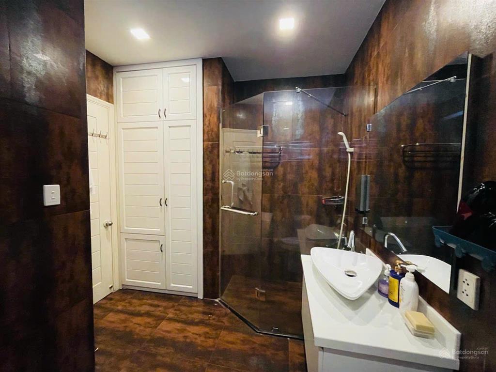 Cho thuê biệt thự phú mỹ hưng căn đơn lập nam thông 1 căn góc 3 mặt tiền hồ bơi riêng