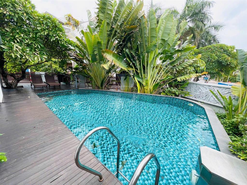 Cho thuê biệt thự phú mỹ hưng căn đơn lập nam thông 1 căn góc 3 mặt tiền hồ bơi riêng